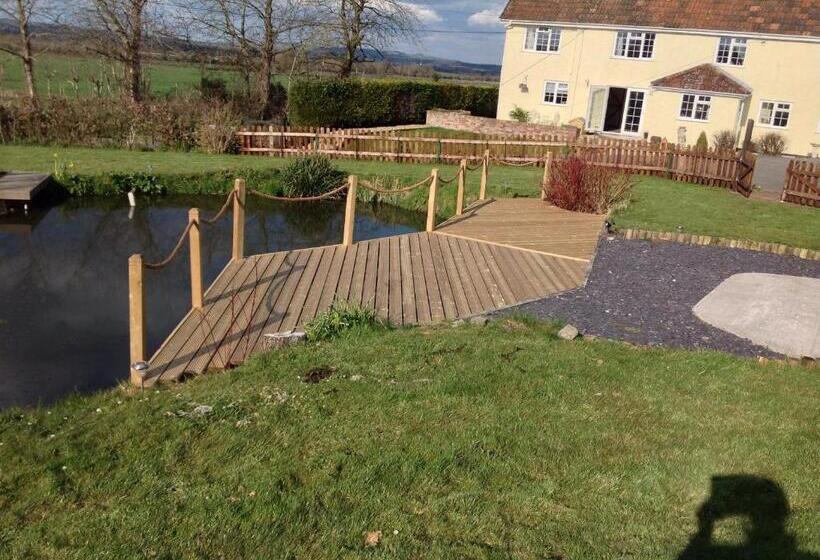 פנסיון Slades Farm