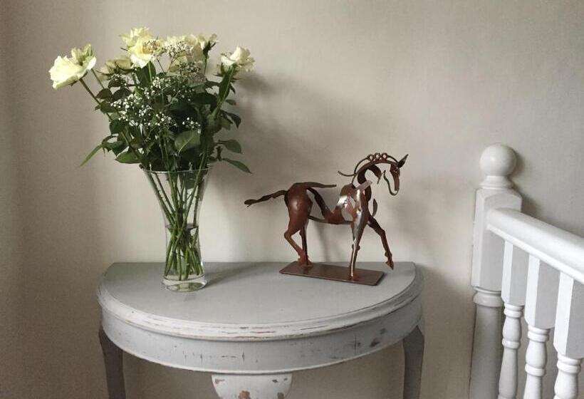 膳宿费 Slades Farm