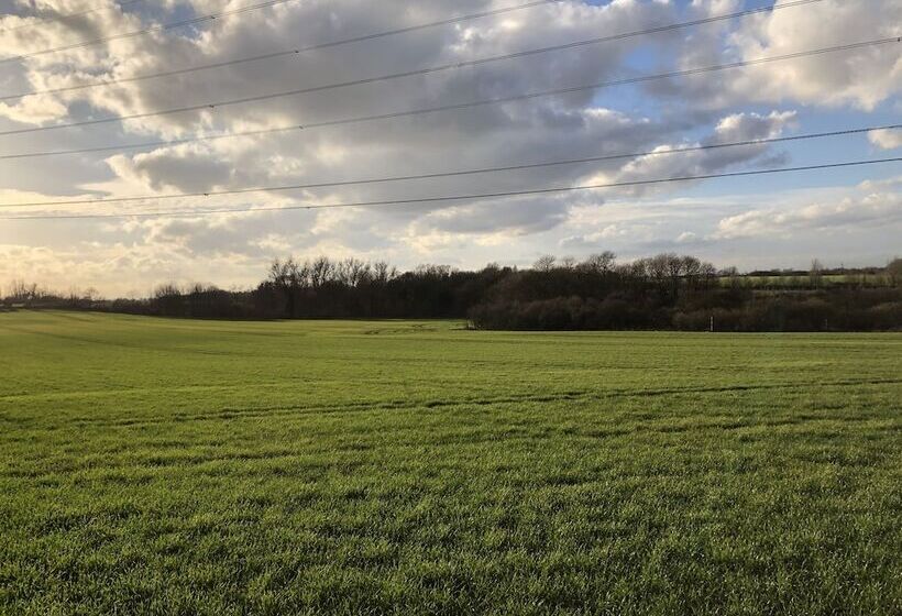 بنسيون Stifford Clays Farm