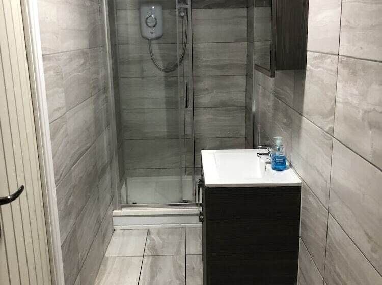 بنسيون Stifford Clays Farm