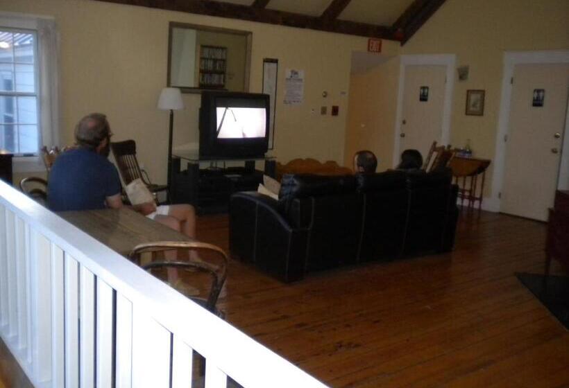 بنسيون The Sterling Inn