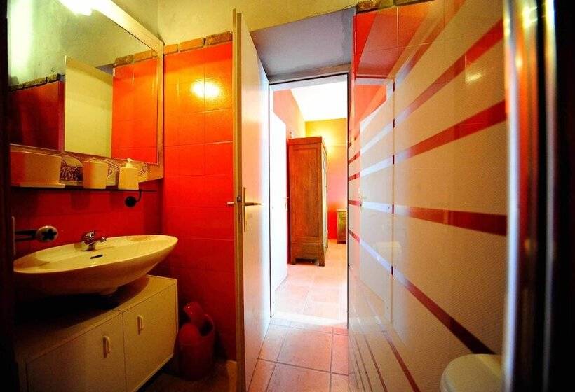 פנסיון Villa Skula