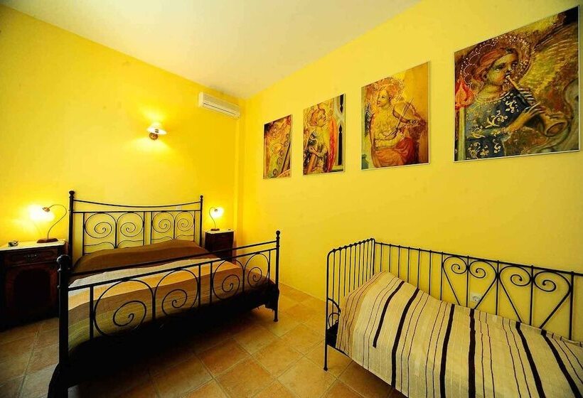 פנסיון Villa Skula