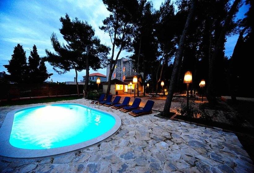 بنسيون Villa Skula