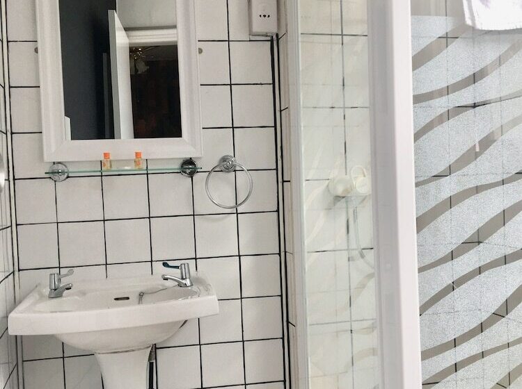 펜션 Waterfront Inn