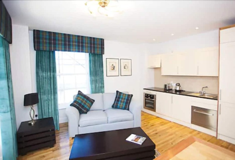 Royal Athenaeum Suites