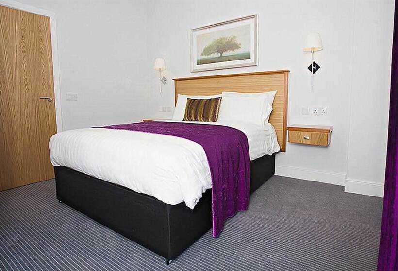 Royal Athenaeum Suites