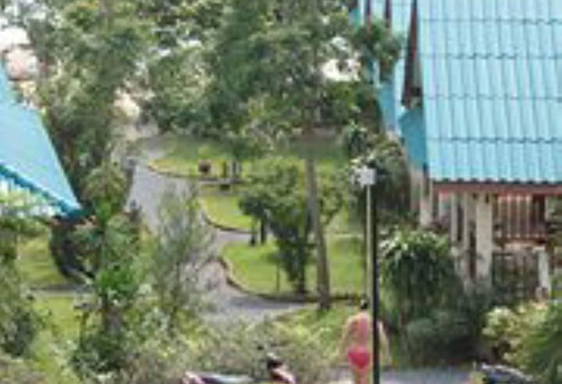Three Trees Samui Resort   Sarocha Villa
