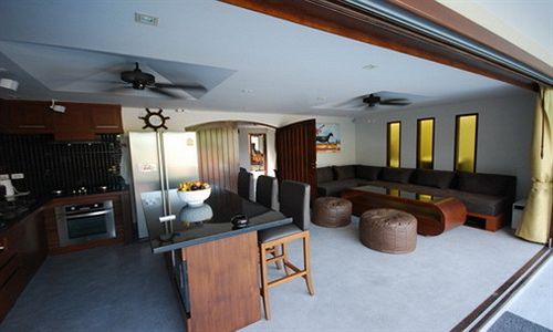 Beachside Villa Tawan