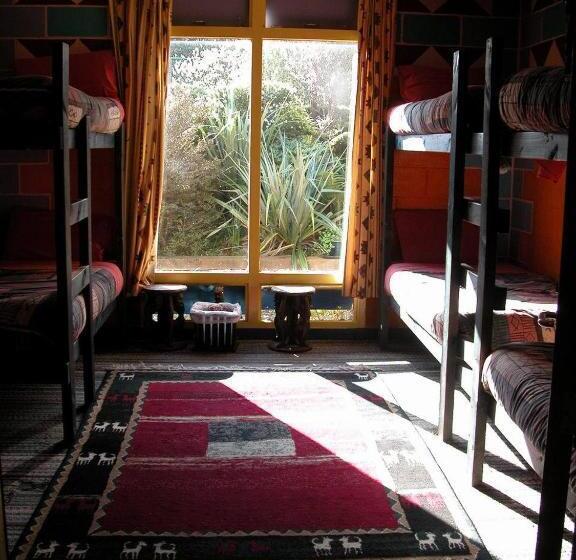 הוסטל Global Village Travellers Lodge