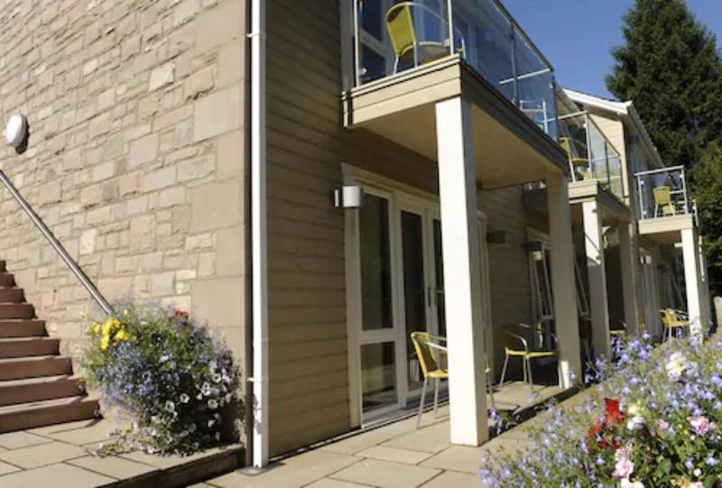 צימר Craigmhor Lodge & Courtyard