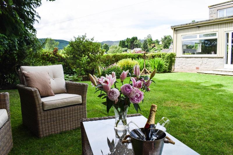 צימר Craigmhor Lodge & Courtyard