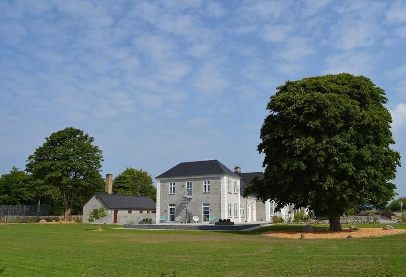 مبيت وإفطار Femhøj