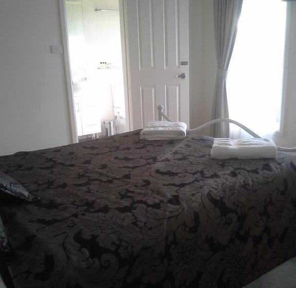 Gloucester On Avon Bed & Breakfast