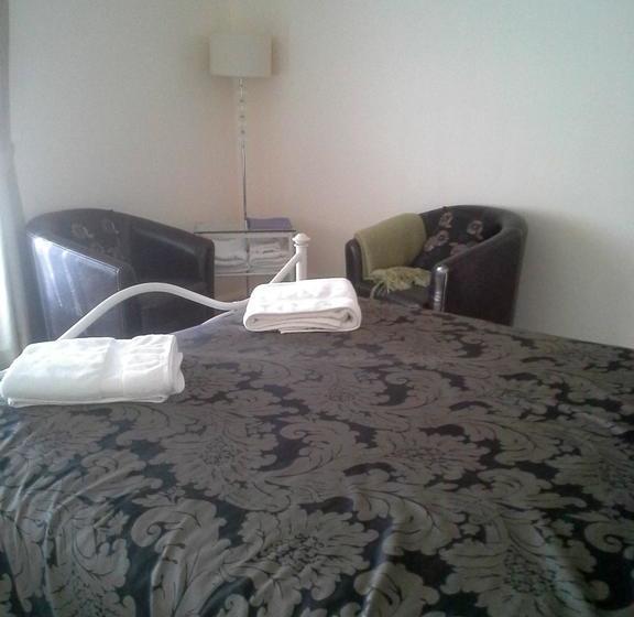 Gloucester On Avon Bed & Breakfast