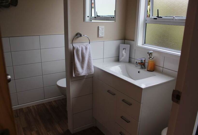 Asure Green Gables Motel