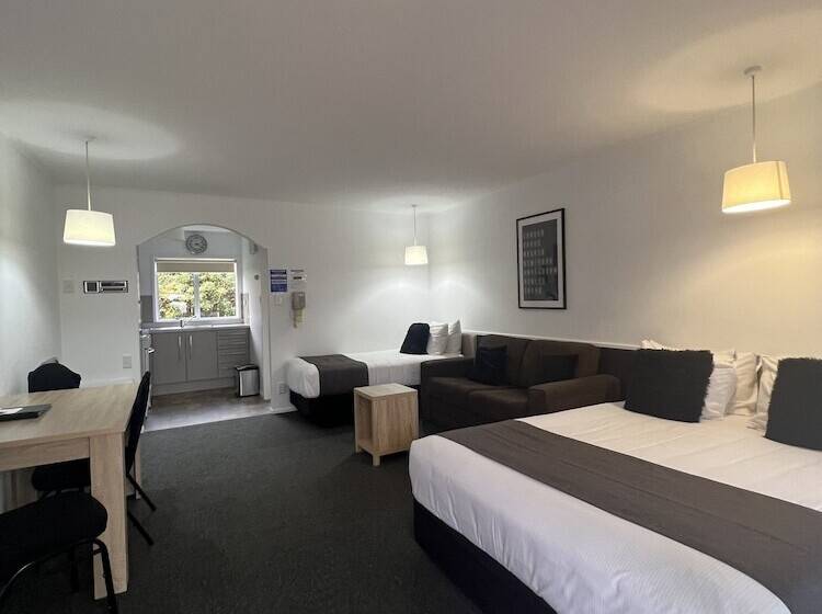 Asure Green Gables Motel