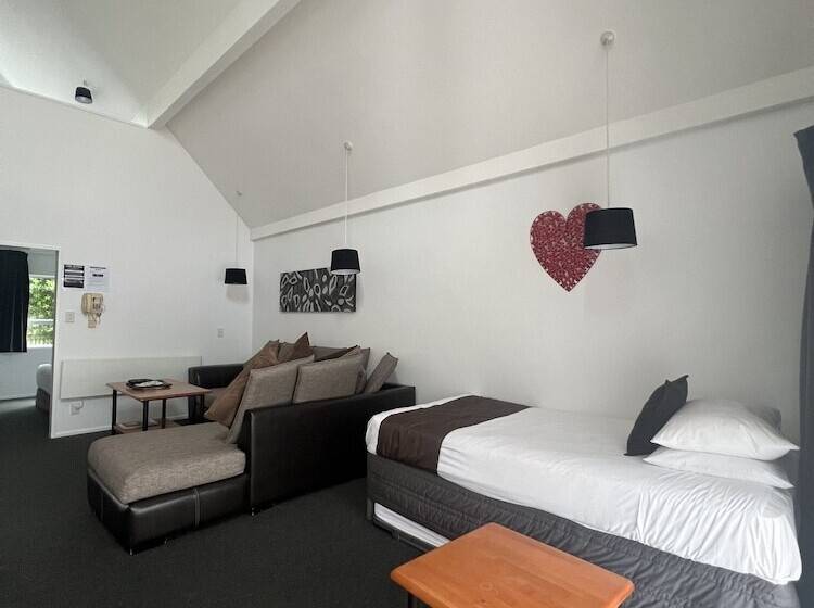 Asure Green Gables Motel