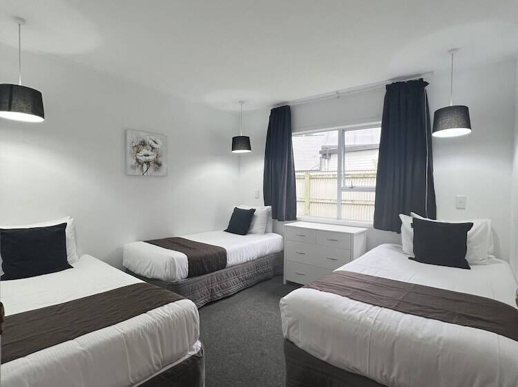 Asure Green Gables Motel