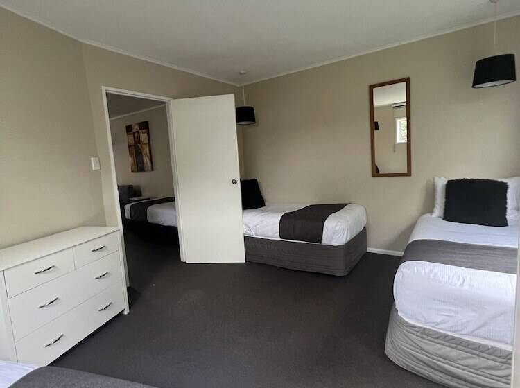 Asure Green Gables Motel