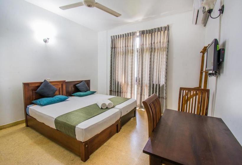 Отель 5th Lane House