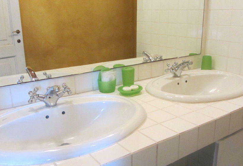 Отель Agriturismo Podere Pratovecchio