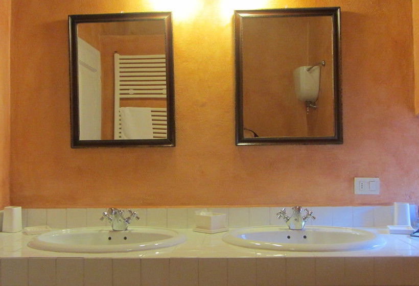 Отель Agriturismo Podere Pratovecchio