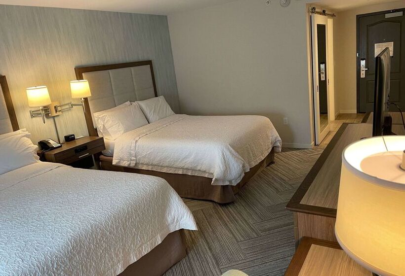 בית מלון כפרי Chateau Fredericton, Trademark Collection By Wyndham