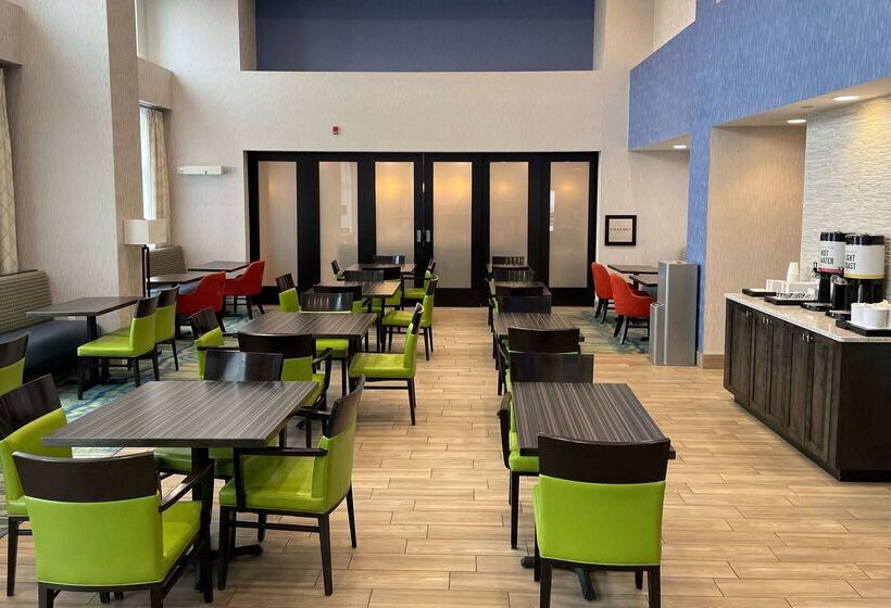 בית מלון כפרי Chateau Fredericton, Trademark Collection By Wyndham