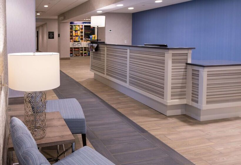 בית מלון כפרי Chateau Fredericton, Trademark Collection By Wyndham