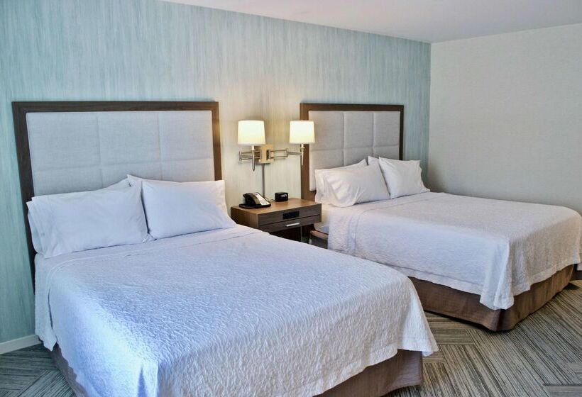 בית מלון כפרי Chateau Fredericton, Trademark Collection By Wyndham