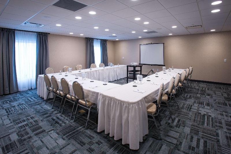 בית מלון כפרי Chateau Fredericton, Trademark Collection By Wyndham