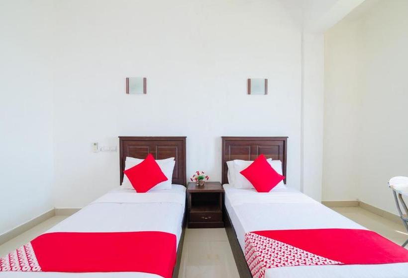 Отель Coral Breeze Colombo