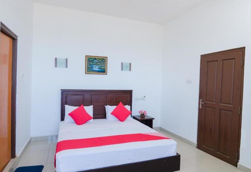 Отель Coral Breeze Colombo