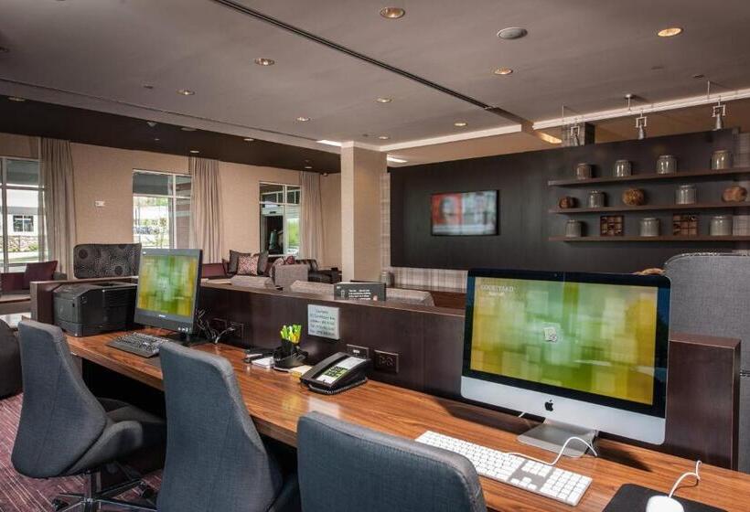 فندق Courtyard By Marriott Boston Littleton