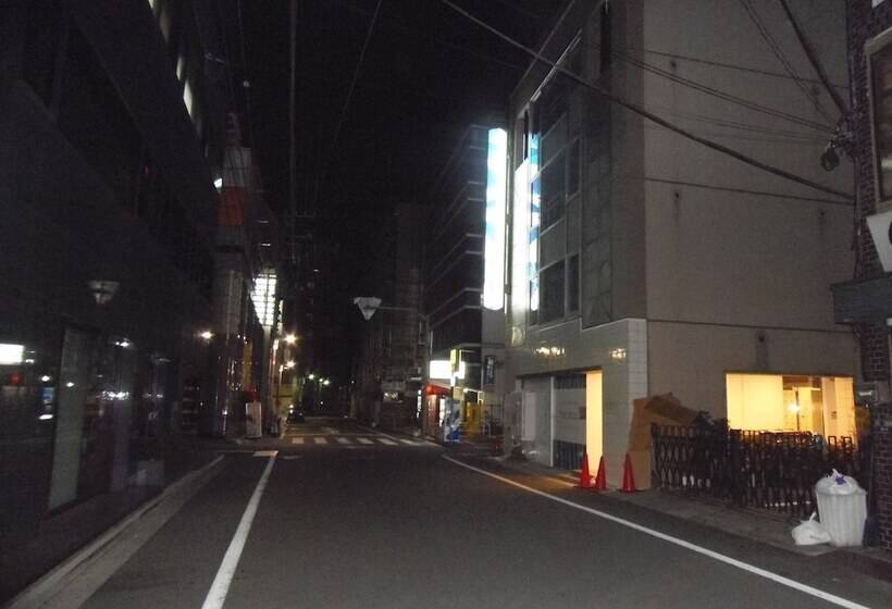 מלון כמוסות The Nell Ueno Okachimachi