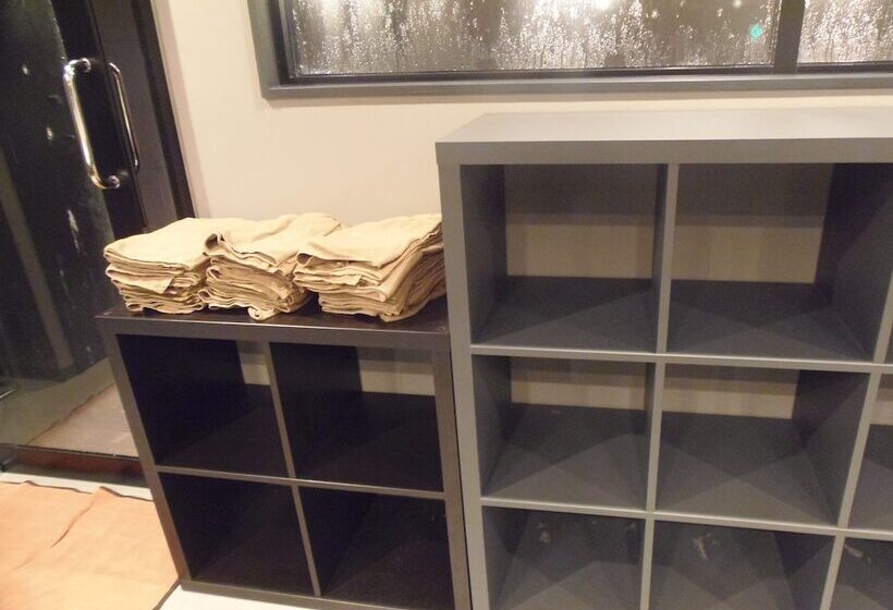 מלון כמוסות The Nell Ueno Okachimachi