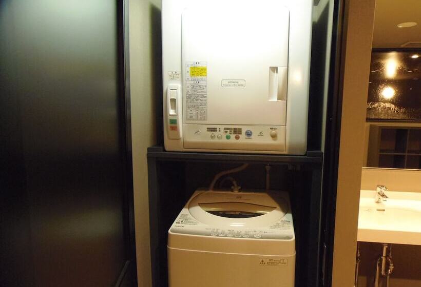 מלון כמוסות The Nell Ueno Okachimachi