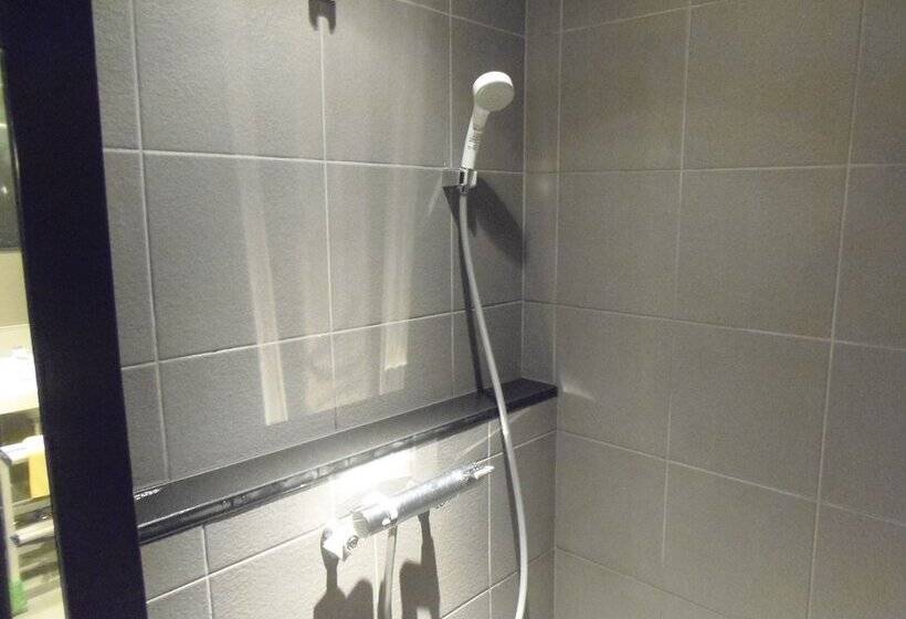 מלון כמוסות The Nell Ueno Okachimachi