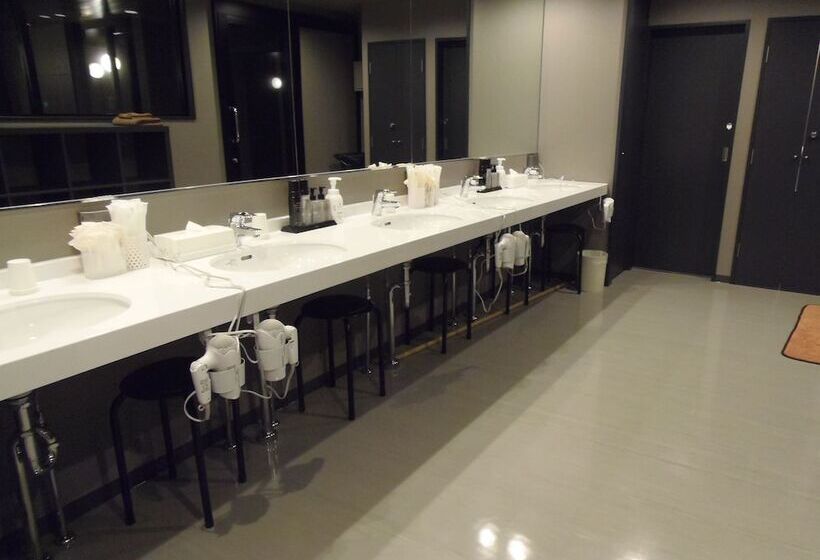 מלון כמוסות The Nell Ueno Okachimachi