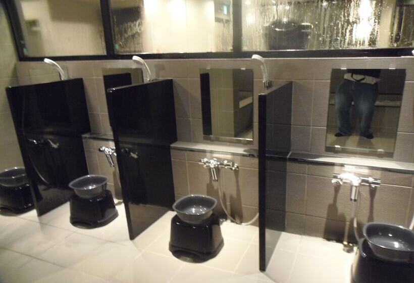 מלון כמוסות The Nell Ueno Okachimachi