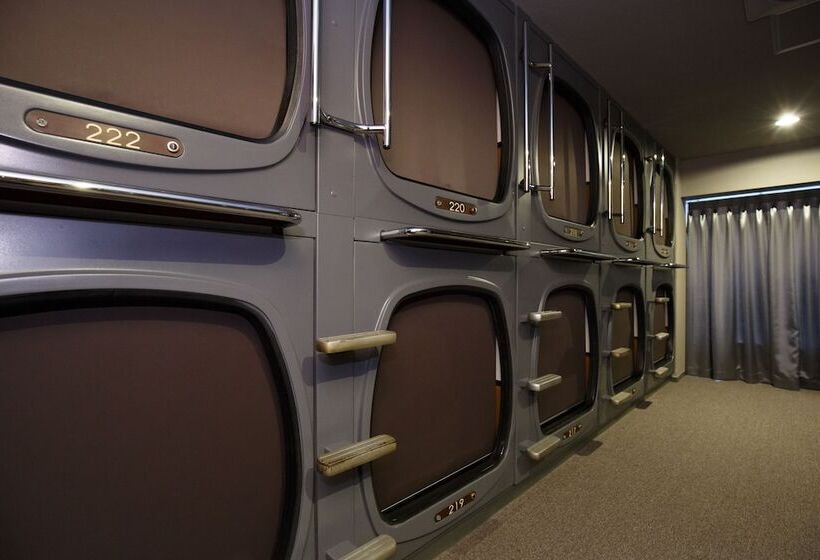 מלון כמוסות The Nell Ueno Okachimachi