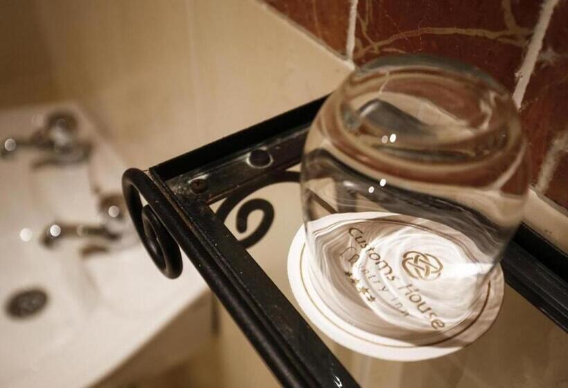 בית מלון כפרי Customs House Country Inn