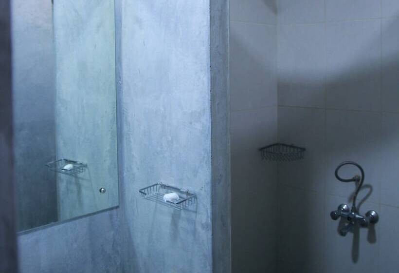 Отель Dambulu Oya Family Park