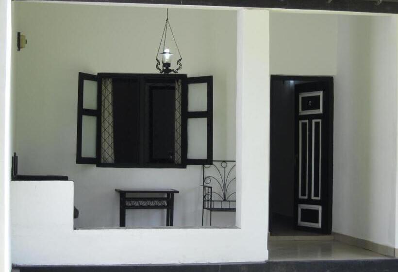 Отель Dambulu Oya Family Park