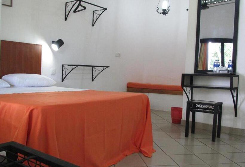 Отель Dambulu Oya Family Park