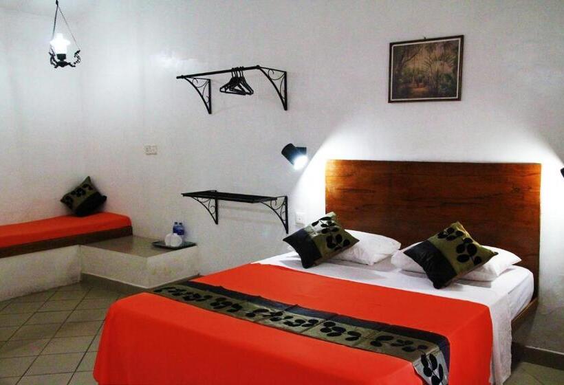 Отель Dambulu Oya Family Park