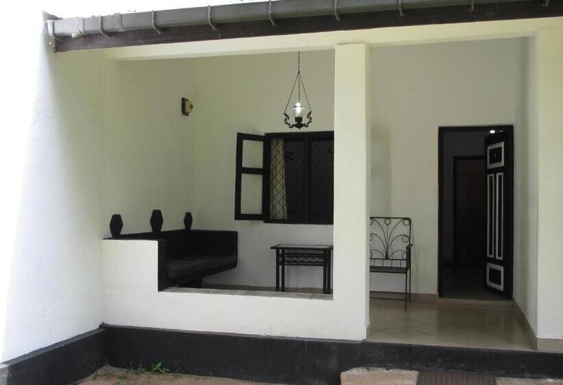 Отель Dambulu Oya Family Park