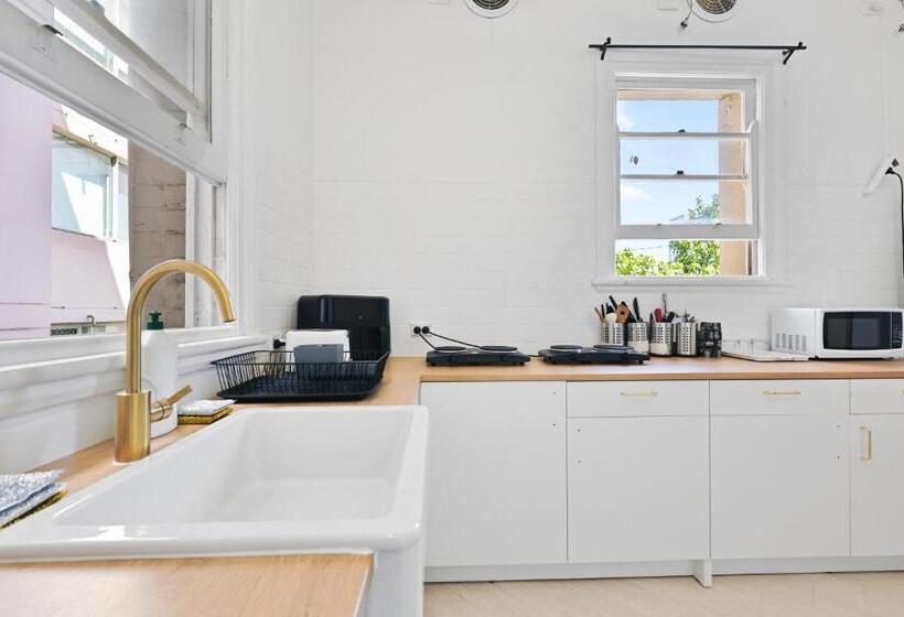 هتل Venus Harbourside   Female Only Hostel