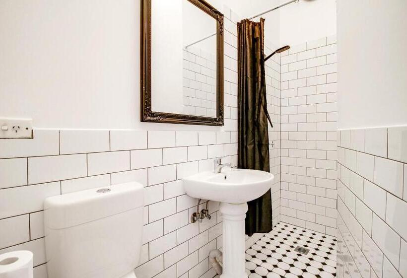 هتل Venus Harbourside   Female Only Hostel